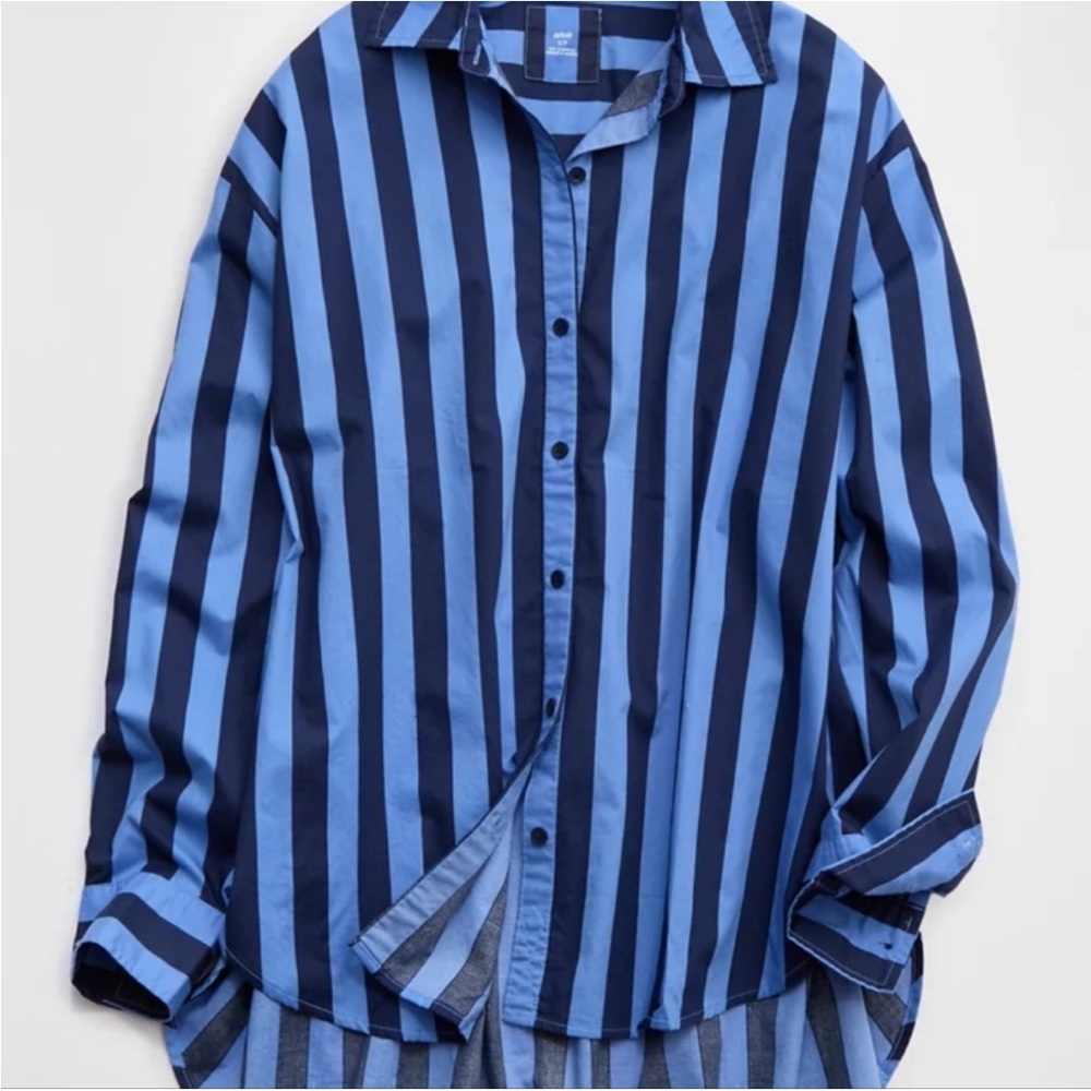 Aerie Women's Navy and Light Blue Striped Button Down Shirt